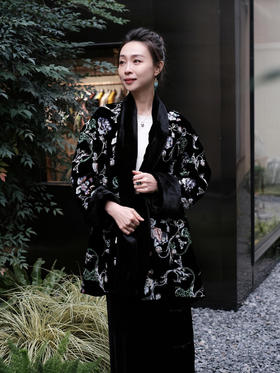 暂不上架限量款 | 真丝加密缎亮片串珠围巾式外套