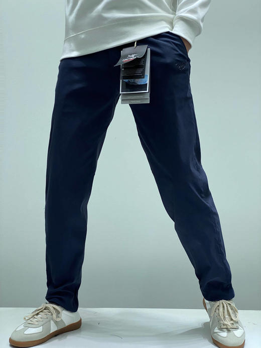 点此购买 始祖鸟LEVON PANT系列轻量男子休闲长裤 LL 281617 商品图3