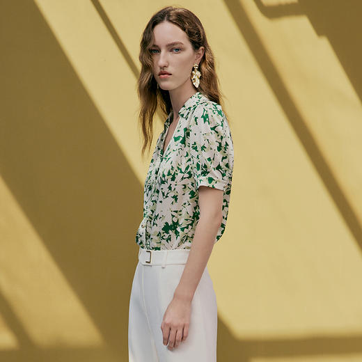 EITIE爱特爱夏季新款印花时尚气质V领显瘦衬衣7409101 商品图2