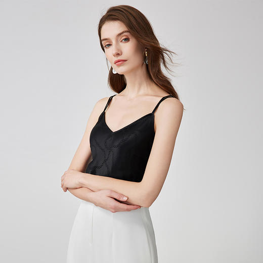 EITIE爱特爱夏季新款纯色v领百搭显瘦吊带内搭小背心7413101 商品图3