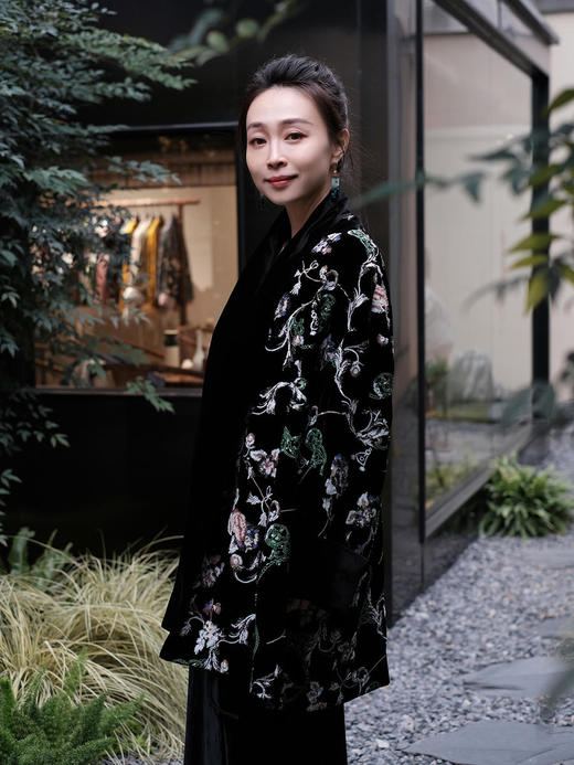 暂不上架限量款 | 真丝加密缎亮片串珠围巾式外套 商品图4