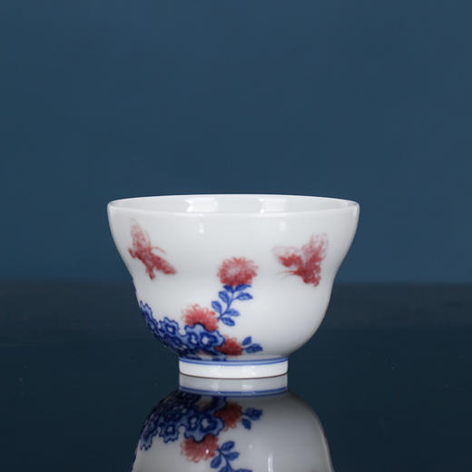 青花釉里红蝶恋花束腰杯 商品图2