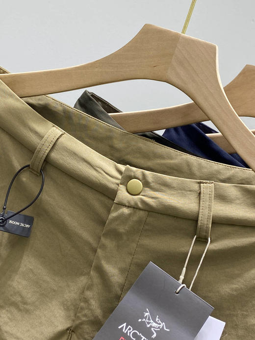 点此购买 始祖鸟LEVON PANT系列轻量男子休闲长裤 LL 281617 商品图10