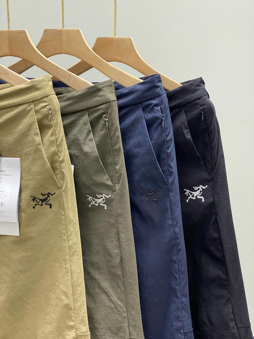 点此购买 始祖鸟LEVON PANT系列轻量男子休闲长裤 LL 281617 商品图11