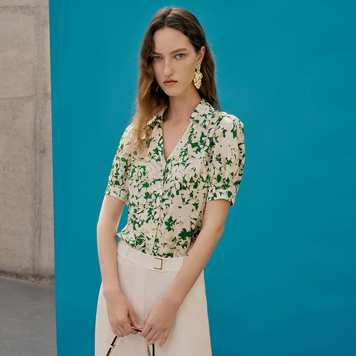 EITIE爱特爱夏季新款印花时尚气质V领显瘦衬衣7409101 商品图4