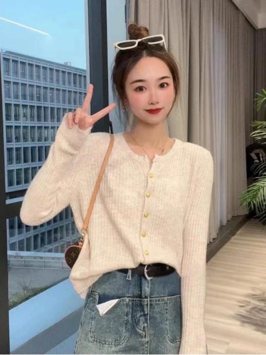 🔶【岚可可复古软糯高级感小开衫】🧶1、上身自带柔和滤镜，温柔爆了！复古软糯高级感小开衫！ 🍋 商品图1