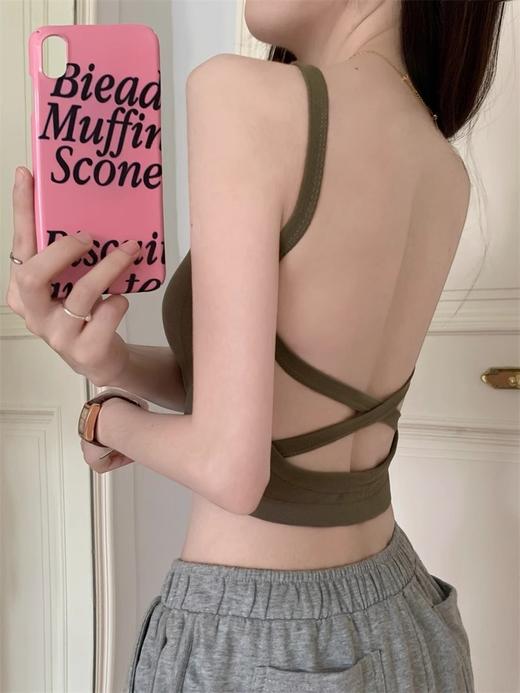 【纯欲风的吊带交叉美背内衣】爆款纯欲风辣妹吊带交叉美背内衣裹胸背心露背带胸垫抹胸打底外穿，露出美好的背部、修长的颈项、曼妙的身材。 商品图2