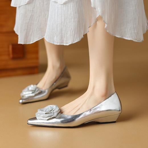 【预售5天】尖头浅口气质单鞋，法式单鞋花朵银色性感晚宴婚鞋HCYYHD&5184 商品图4