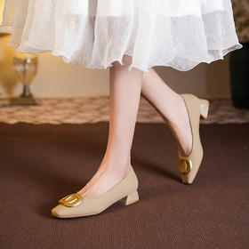 2024新款单鞋女软皮低跟舒适方头中跟金属装饰女鞋  FH-BY213-18