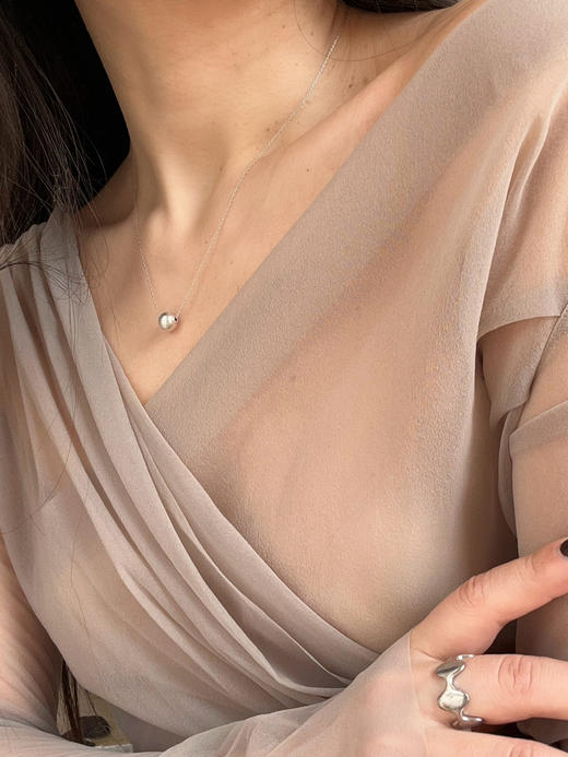 TU｜C04SS24-TP10 垂荡领皮肤衣 [ 黑 / 浅棕 ] 商品图3