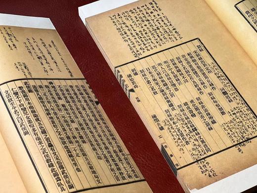 《沈从文批注丝绣笔记》，朱启钤著，沈从文等批注，线装，一函三册，北京联合出版公司2022年11月一版一印。定价1980，售价1089元。仅供7套。 商品图9