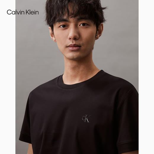 CKJ新款男士休闲简约印花丝光棉光滑短袖T恤J326336 商品图7