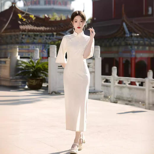 2024年春新款日常可穿年轻款气质优雅淑女范米色倒大袖旗袍YG-2374 商品图1