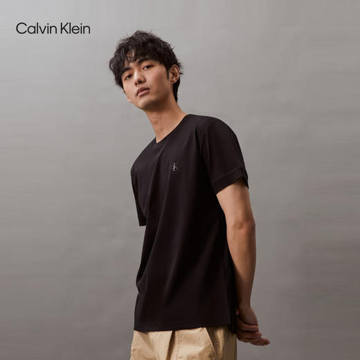 CKJ新款男士休闲简约印花丝光棉光滑短袖T恤J326336 商品图4