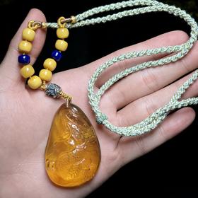 【"菲"凡女王节】*蓝珀吊坠-龙牌带绳约52*36mm