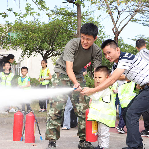 【团体定制】白云机场 独立研学一日营 | 实地科普航空飞行知识，学习民航消防知识，观看飞机起降，与机长面对面；参观实体飞机 ，打卡飞行驾驶舱！小小消防员&小小机长双体验！ 商品图3