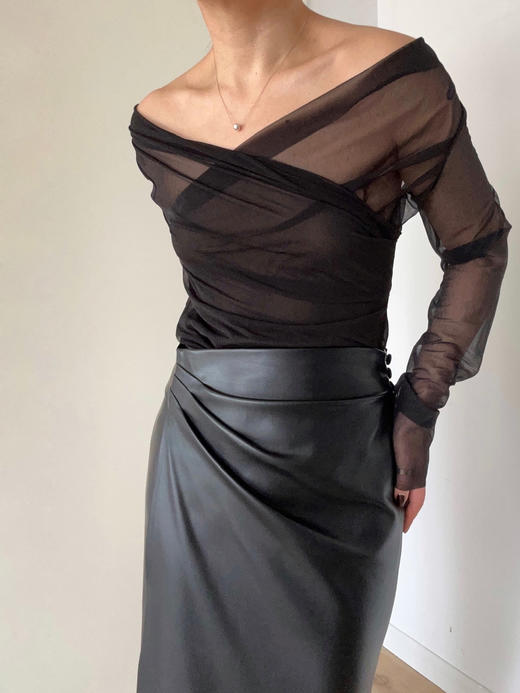 TU｜C04SS24-TP10 垂荡领皮肤衣 [ 黑 / 浅棕 ] 商品图7