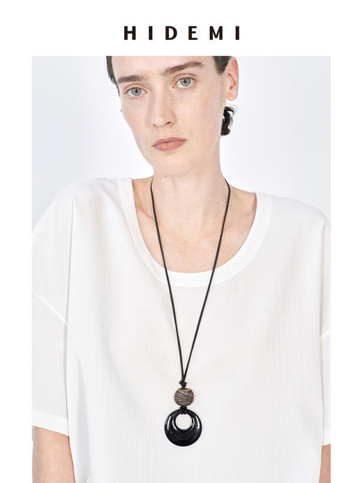 HIDEMI 极简百搭干爽缎面宽松圆领大廓形立体剪裁短袖上衣T恤 商品图4