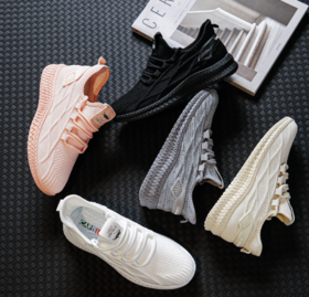  这双运动鞋，竟然遇水秒弹开，雨天也能大胆穿！ 