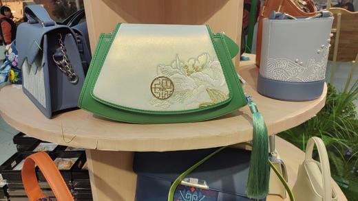 深山集市刺绣流苏包包 商品图0