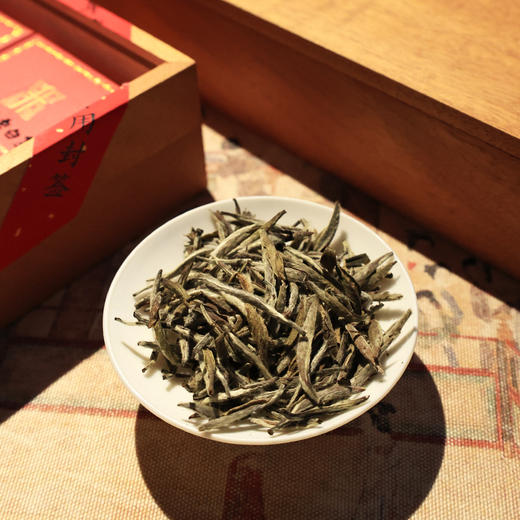 压箱底福鼎白茶头采12年+陈明前白毫银针特级老白茶收藏礼盒装茶叶 10泡装 商品图5