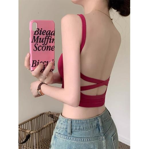 【纯欲风的吊带交叉美背内衣】爆款纯欲风辣妹吊带交叉美背内衣裹胸背心露背带胸垫抹胸打底外穿，露出美好的背部、修长的颈项、曼妙的身材。 商品图1