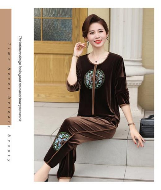 🍑【简牧羊国风金丝绒春秋休闲妈妈装】🌿1、适合春日里的穿搭，采用两件套的形式，💕对于中年妈妈来说更加方便快捷、百搭、舒适！ 商品图2