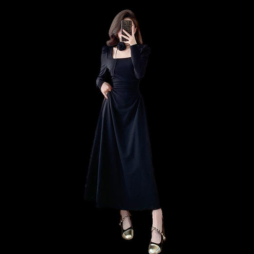 HT-8302实拍春季新款赫本法式显瘦气质小黑裙配玫瑰花项链 商品图4