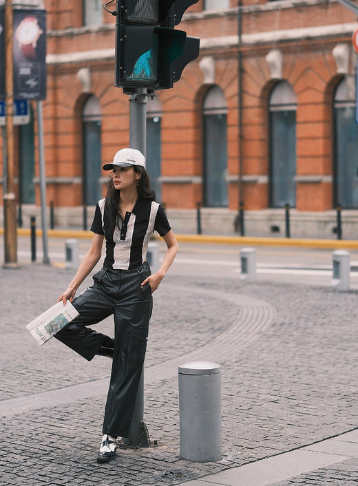 ⿊⽩撞⾊针织渔⽹绣拼缝polo衫 商品图3