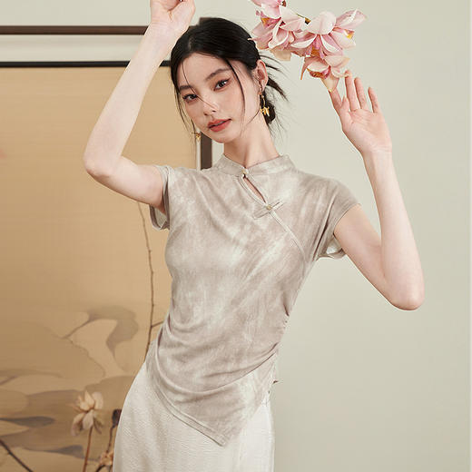 西遇新中式晕染珍珠扣背心女新款设计感褶皱收腰打底衫D0040965 商品图0