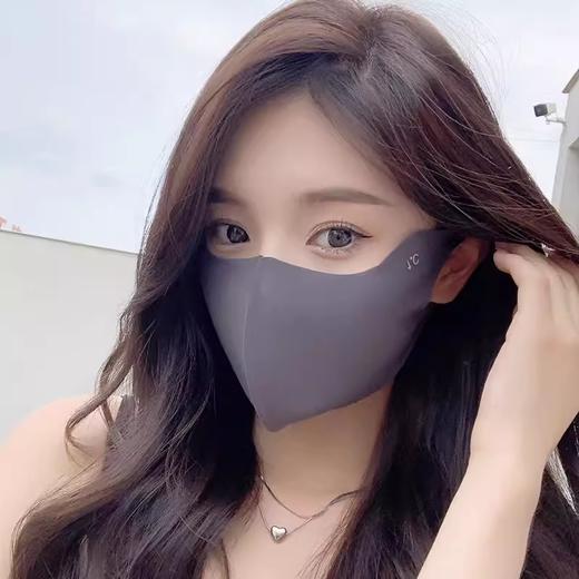 某宝79.9一个! 我们三个19.9！无痕玻尿酸防晒口罩！保湿还防晒太🐮了❗️玻尿酸打入口罩里，好高端！✅薄薄一片立体无痕，自带护眼角👀超修饰脸型的！UPF50+，有效阻隔98%的紫外线！独家新品 商品图3