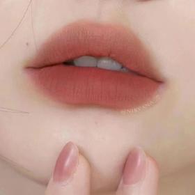GUCCI倾色哑光唇釉208#情倾阿根延