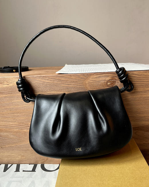 单品包邮 现货 THS 3.9-无 loe家 大牛工厂 paseo闪亮黑色Napa小牛皮挎包 CQ1307 商品图7