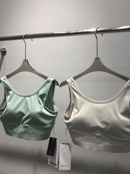 点此购买 lululemon High-Rise女子中强度运动文胸内衣 DD 281810 商品图8