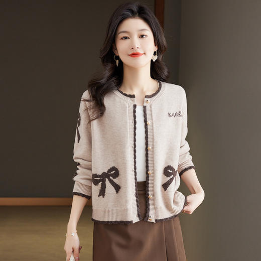CC26-8027配裙子的短款毛衣女小个子针织开衫早春外套2024新款春秋外搭上衣 商品图1