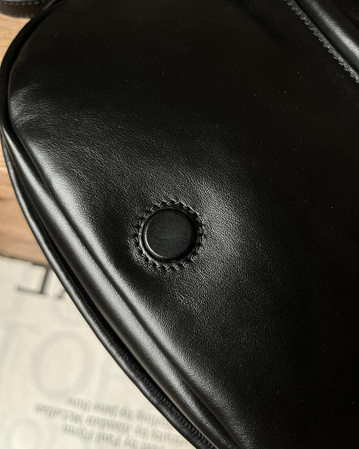 单品包邮 现货 THS 3.9-无 loe家 大牛工厂 paseo闪亮黑色Napa小牛皮挎包 CQ1307 商品图13