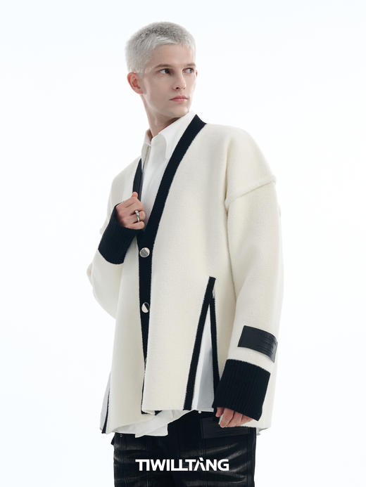 【平台回馈独占】TIWILLTANG启世录“钩玉屿寂”黑白开衩绒感撞色拼接针织开衫外套（微瑕不退不换） 商品图1
