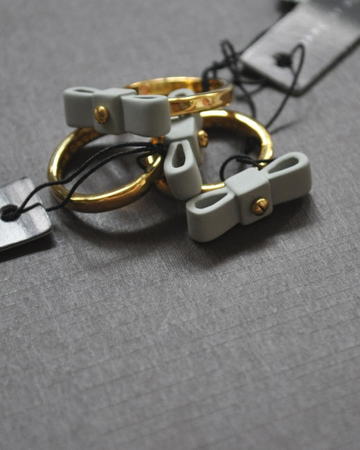 简单粗暴的 第四波 哈！指尖的小靓丽 副线小马克 灰色蝴蝶结 戒指 商品图0