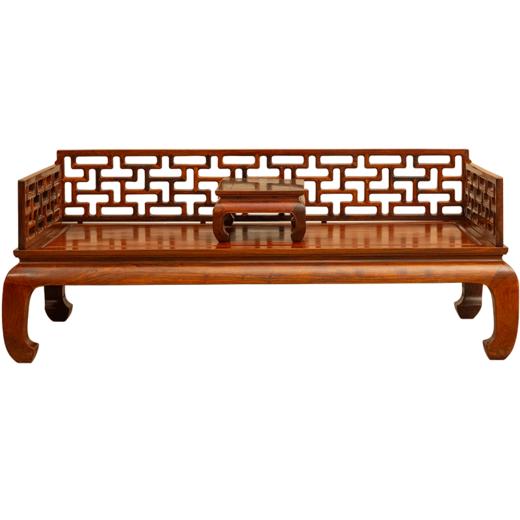 二十世纪 黄花梨曲尺纹罗汉床及炕桌 商品图5