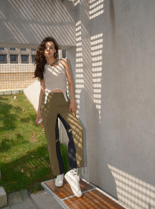 条纹针织不规则⼯字领背⼼ 商品图1