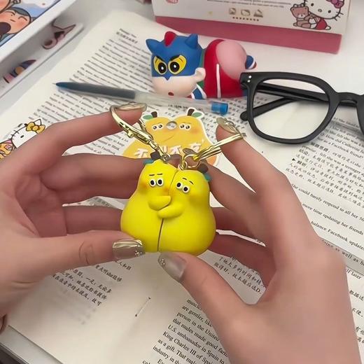 网红同款不离不弃钥匙扣  不梨不弃挂件水果黎可爱学生情侣书包礼物 商品图1