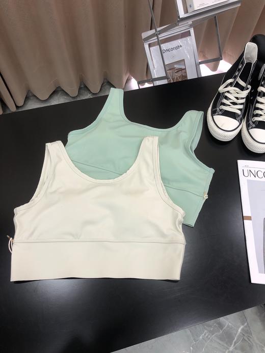 点此购买 lululemon High-Rise女子中强度运动文胸内衣 DD 281810 商品图12