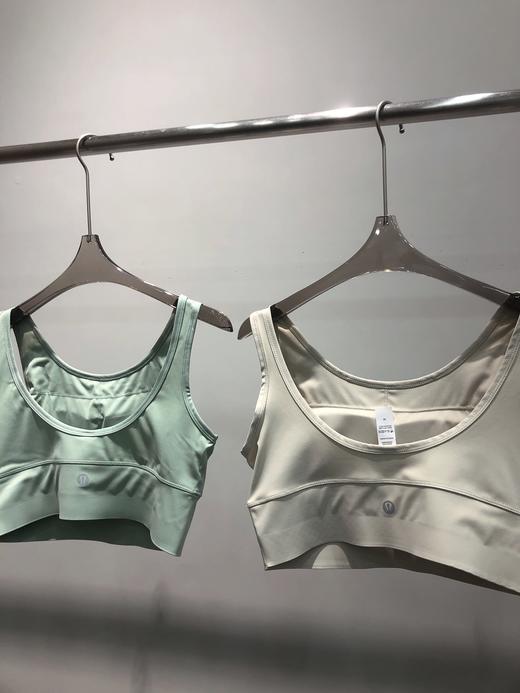 点此购买 lululemon High-Rise女子中强度运动文胸内衣 DD 281810 商品图9