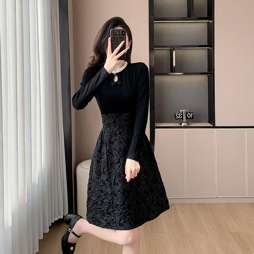 HT-6609实拍新中式针织连衣裙女春季新款高级感黑色提花日常小礼服裙子 商品图3
