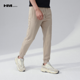 HIM漢崇 舒适透气束脚裤男字母空心压印抽绳松紧腰运动裤2026春季