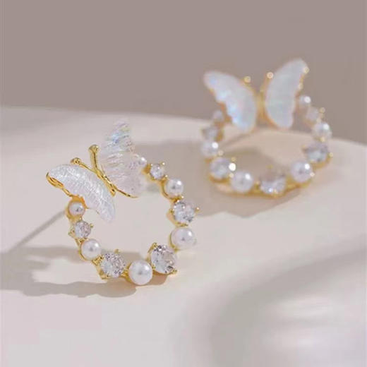 AC006-2024新款春夏季小清新蝴蝶耳钉女小众设计感珍珠耳环个性简约耳饰 商品图3