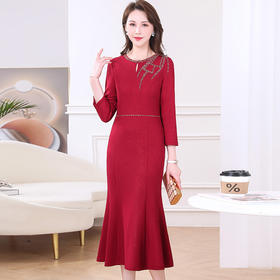 QYM-8908红色优雅修身时尚包臀鱼尾裙2024年春款长款圆领九分袖洋气连衣裙