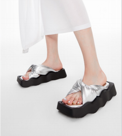 波浪底填充纽结拖鞋