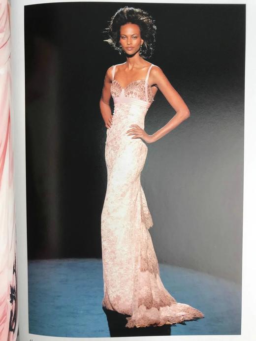 完美穿着：红毯时刻的着装艺术 百余幅插图 精装大16开 商品图9