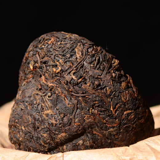 90年代末期传世经典老沱茶！出自于易武老乡长张毅之手！早期私人定制【陈香粽子沱】同时也被称之为《不正沱》纯正古树！净含量：200g！ 商品图2